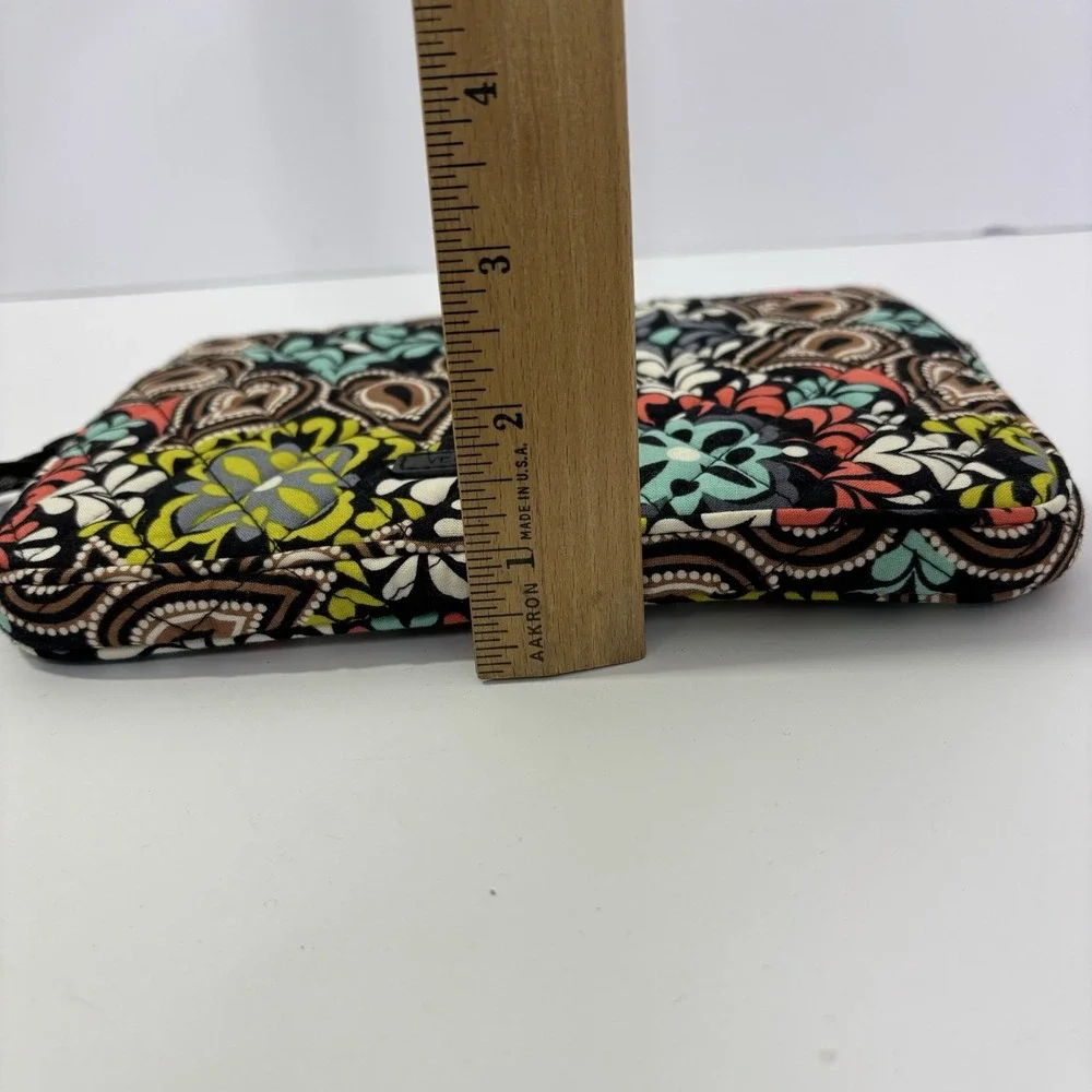 Vera Bradley Sierra Tablet Sleeve Padded Zippered Pouch Great For Travel
